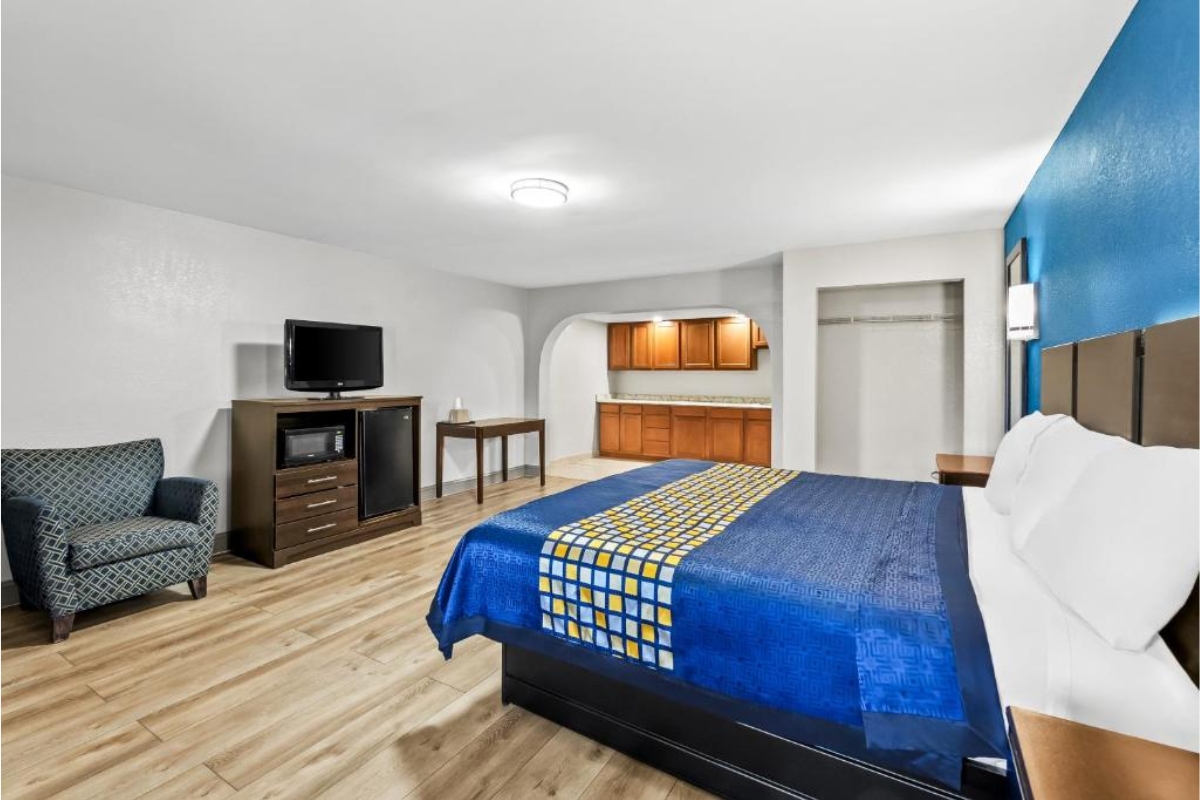 Guest Room With Amenities